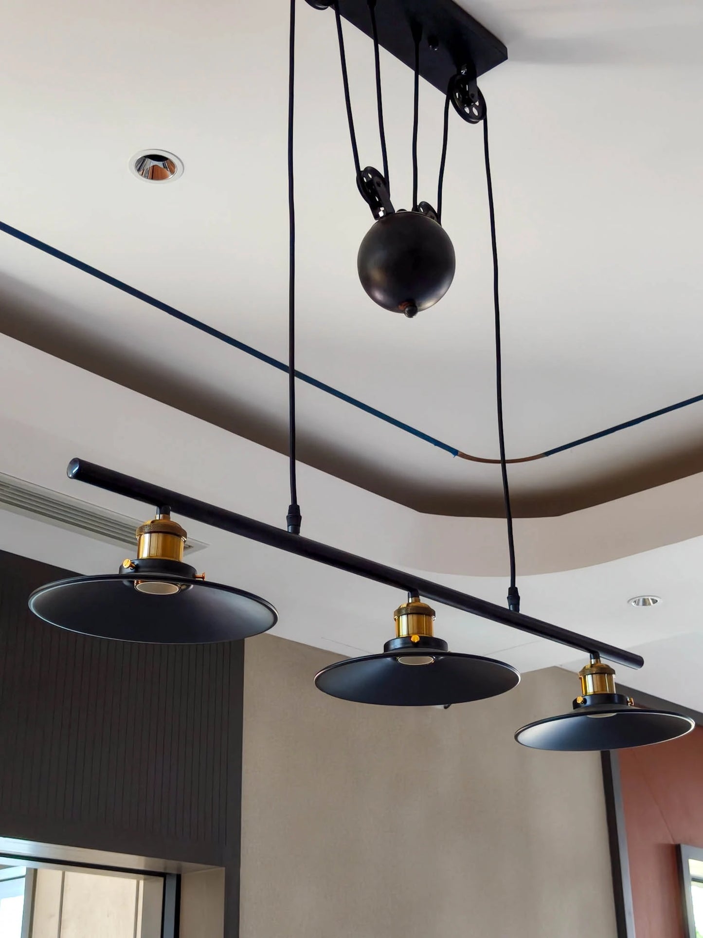 Rivius Volar – Industrial Pulley Ceiling Light
