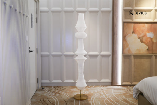 Rivius Virelle – Sculptural Floor Lamp in Layered White Fabric