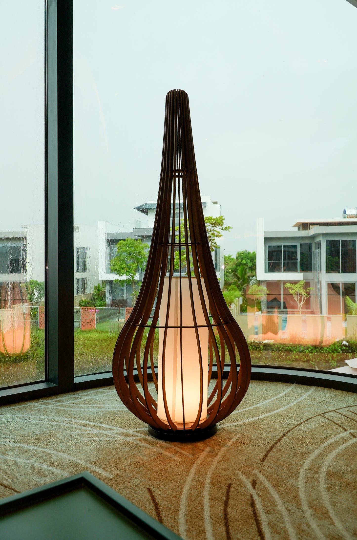 Rivius Rattan – Curved Bamboo Lantern Floor Lamp With Dual Warm Lights