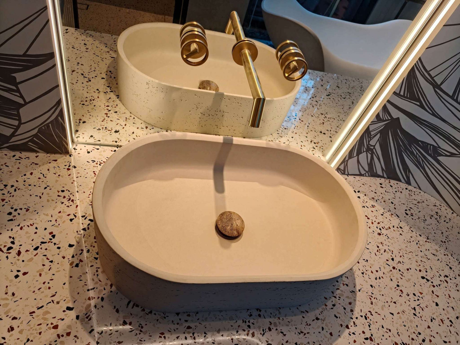 Rivius Elna – Elegant Minimalist Oval Countertop Basin
