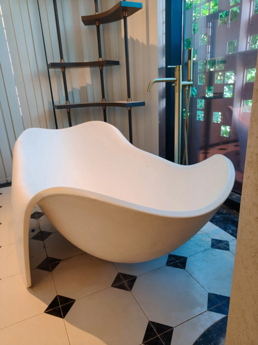 Rivius Elava – Freestanding Bathtub with Gentle Wave Silhouette