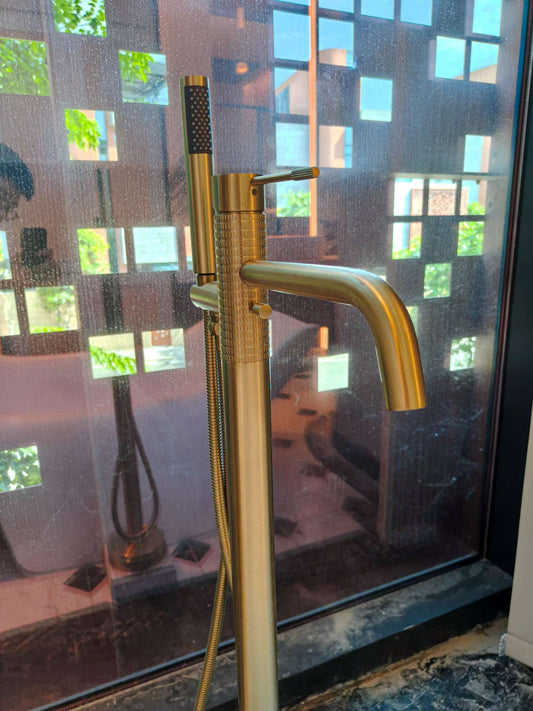 Rivius Dorvia – Elegant Freestanding Gold Bathtub Faucet