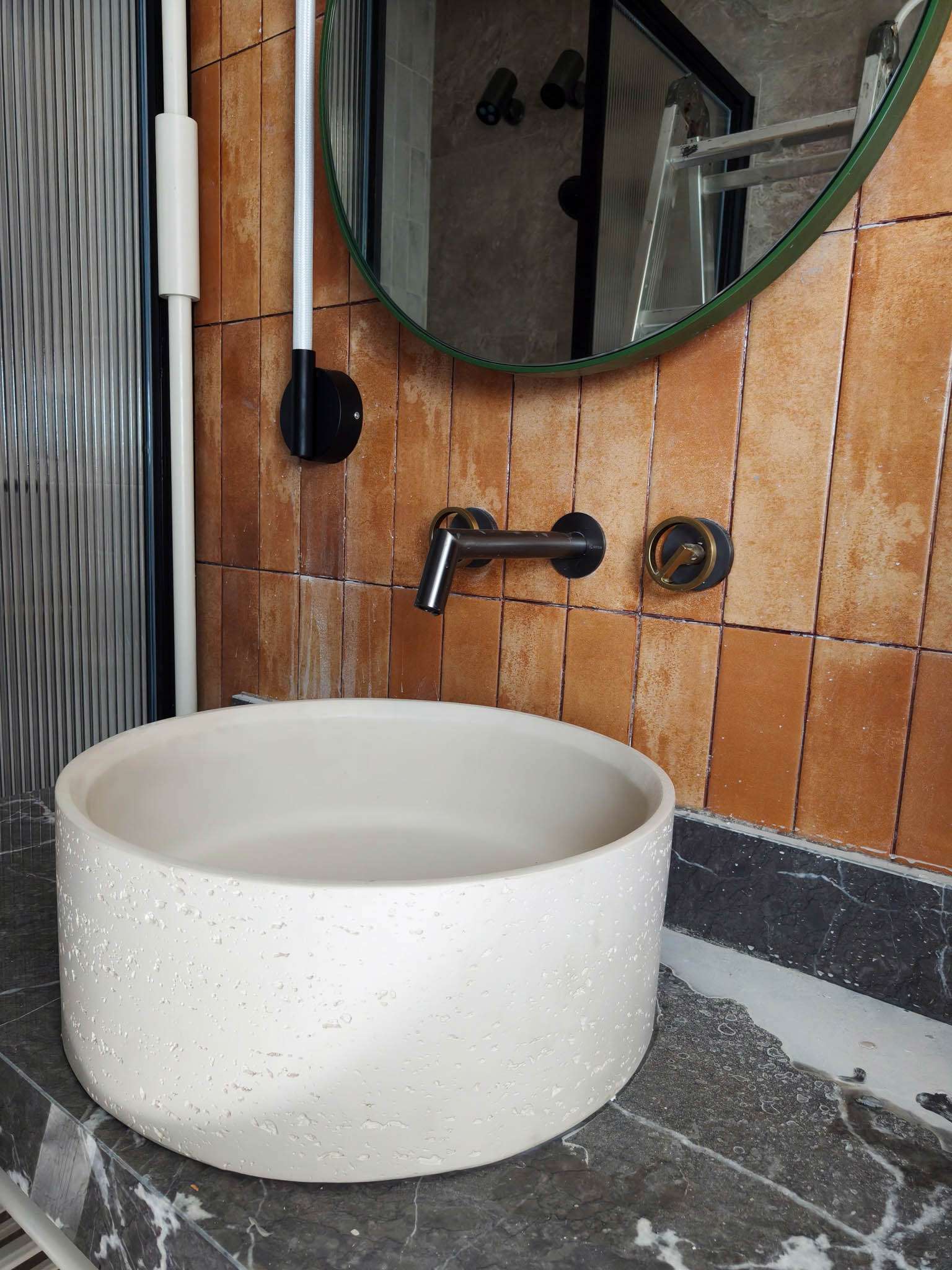 Rivius Mera – Minimalist Round Natural Stone Basin