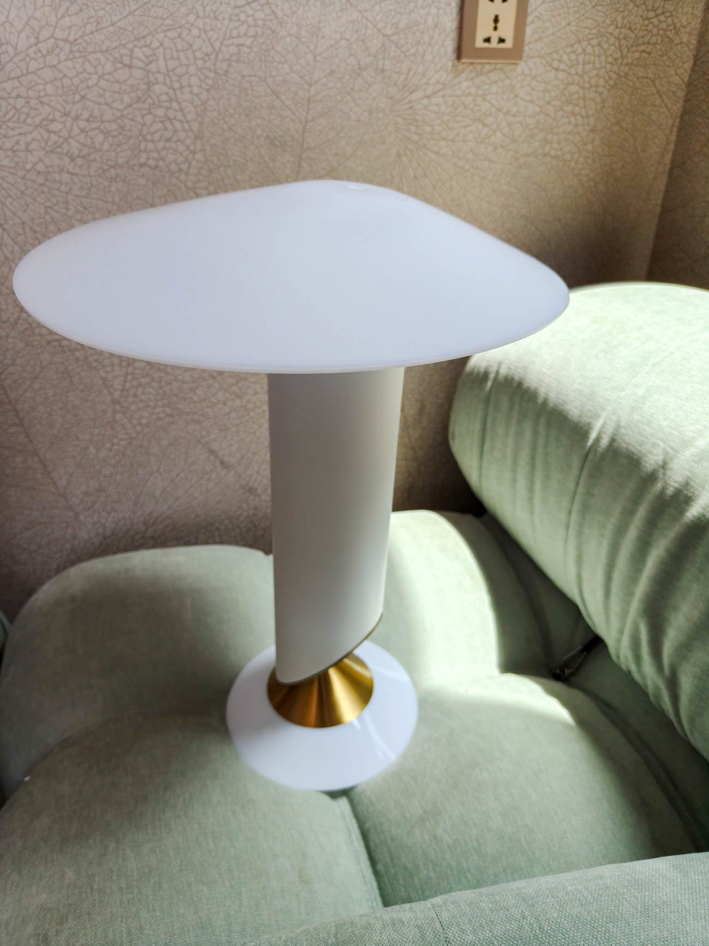 Rivius Solin – Scandinavian-Style Table Lamp