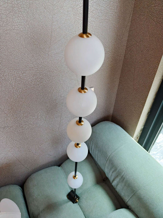 Rivius Orbelle – Nordic-Inspired Staggered Globe Wall Lamp