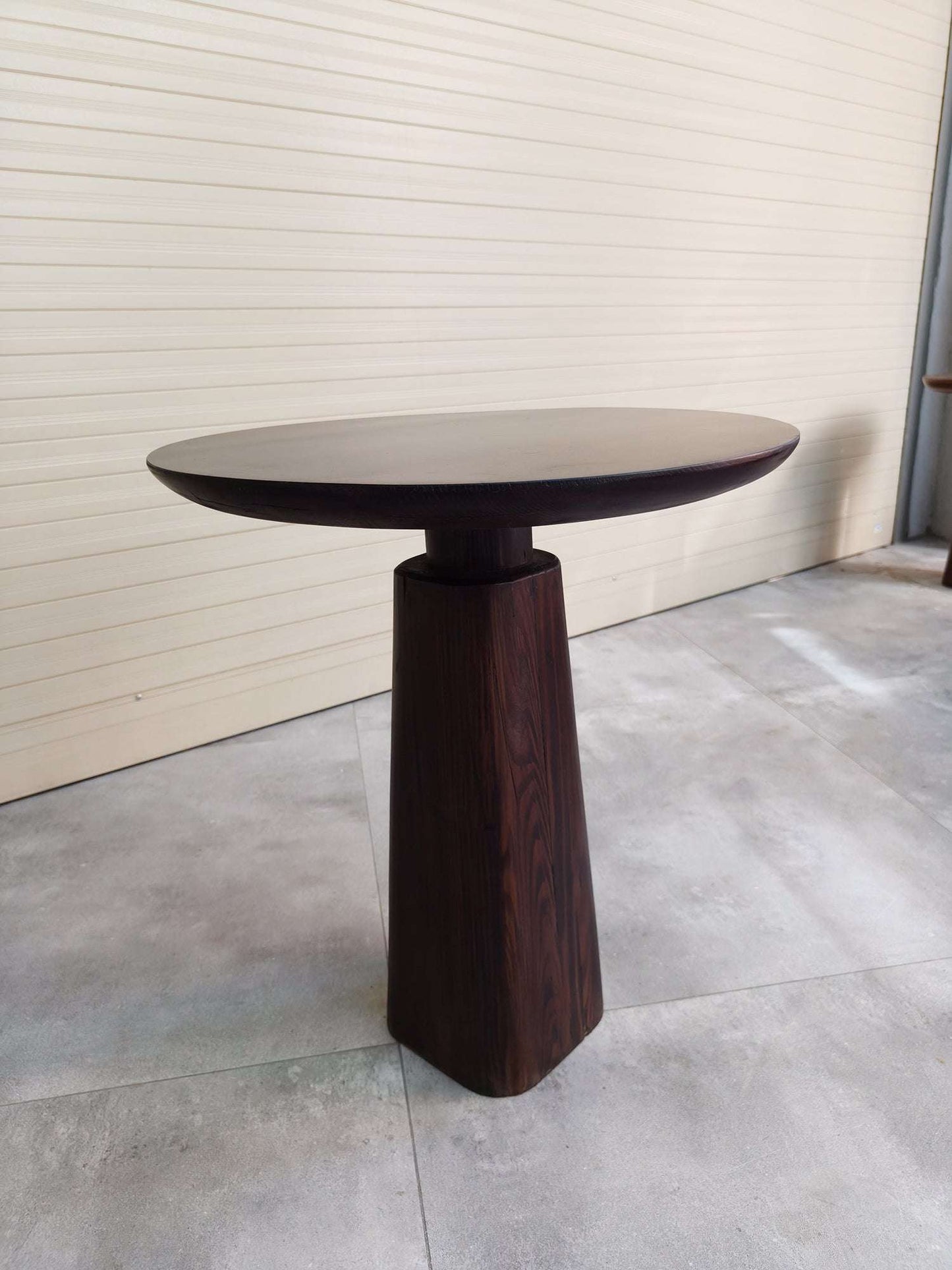 Rivius Renoir – Inverted Cone Pedestal Wood Table