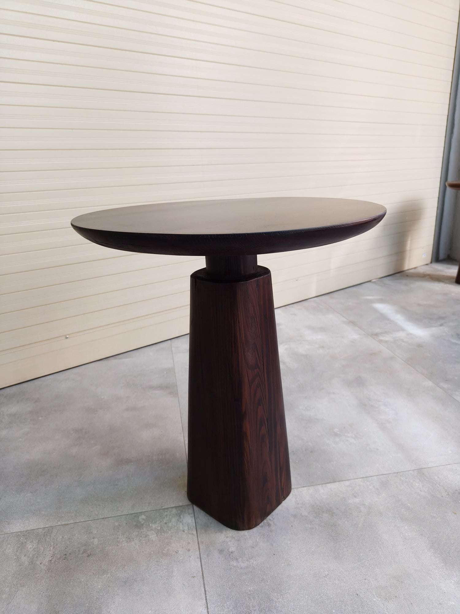 Rivius Renoir – Inverted Cone Pedestal Wood Table