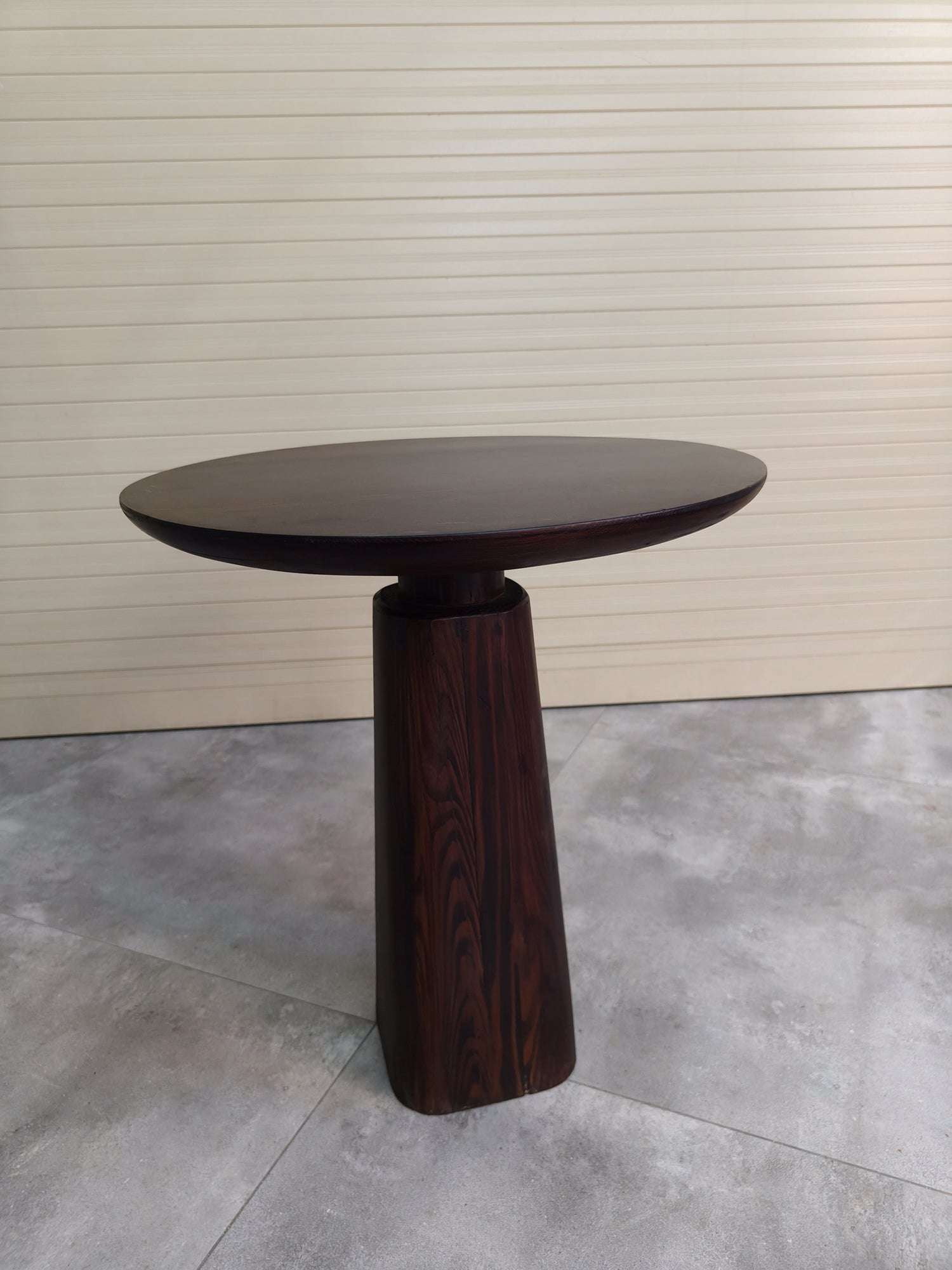 Rivius Renoir – Inverted Cone Pedestal Wood Table