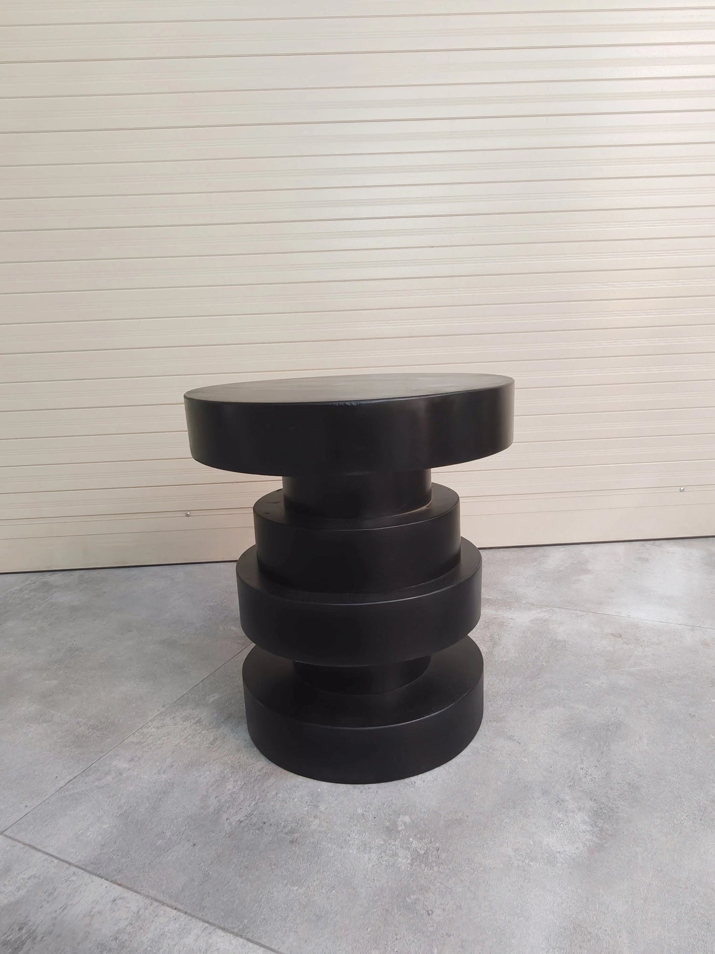 Rivius Cirnoir – Modern Tiered Black Wood Round Table