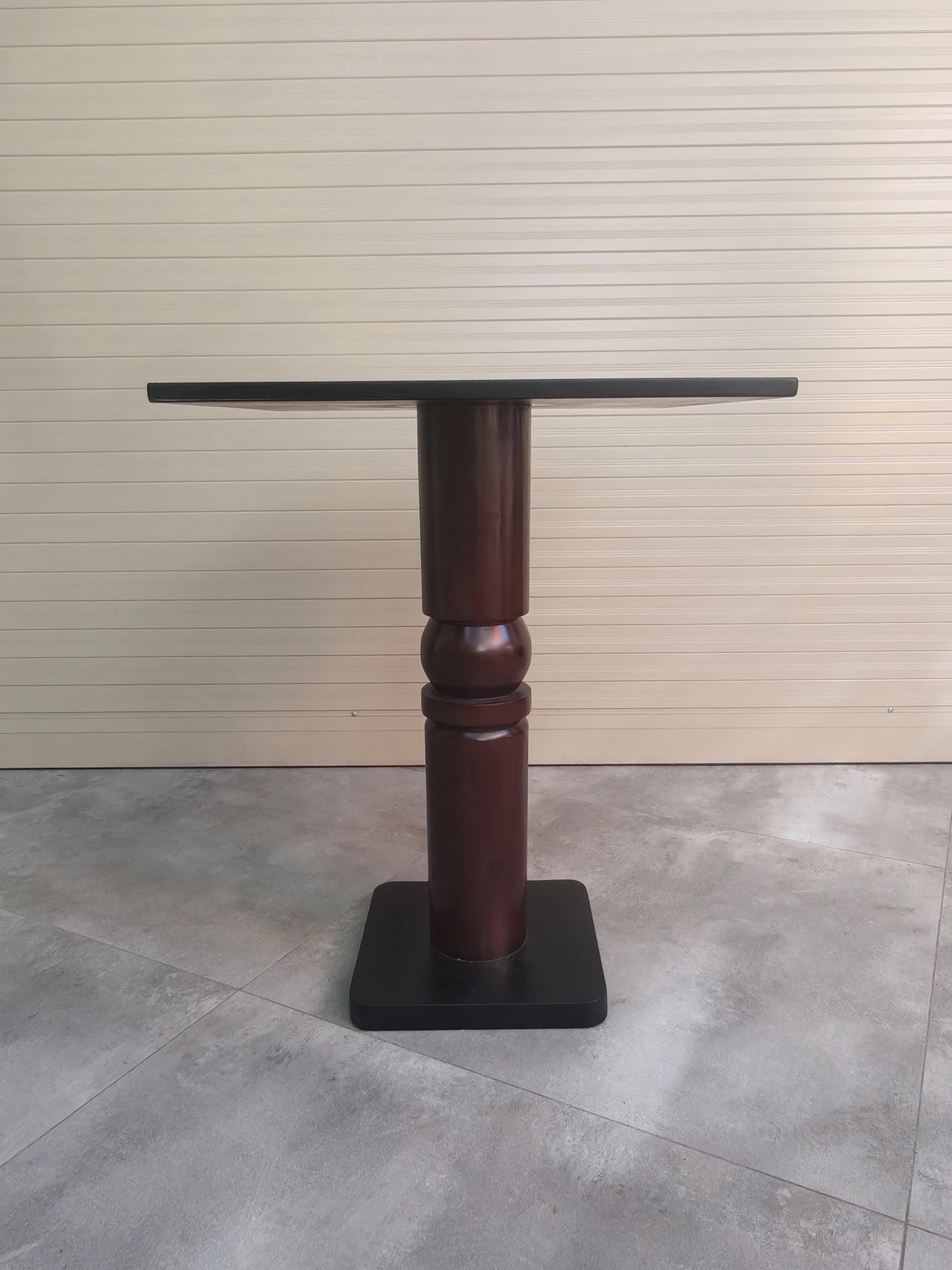 Rivius Ebénoir – Classic European-Style Square Wood Table
