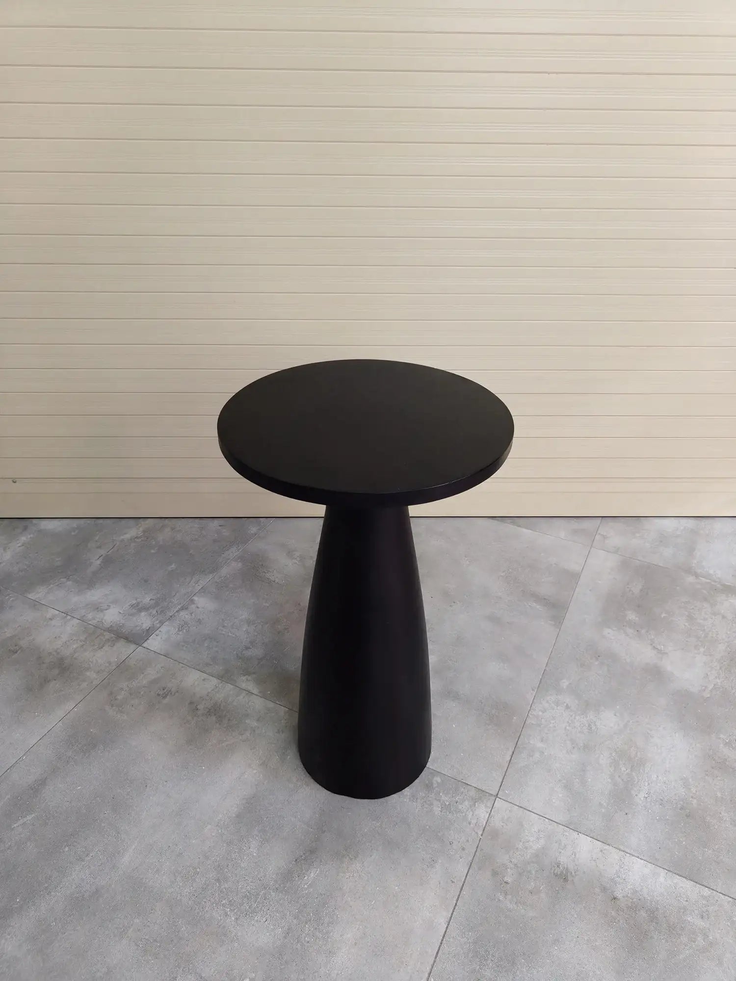 Rivius Conoir – Minimalist Cone-Shaped Black Wood Table
