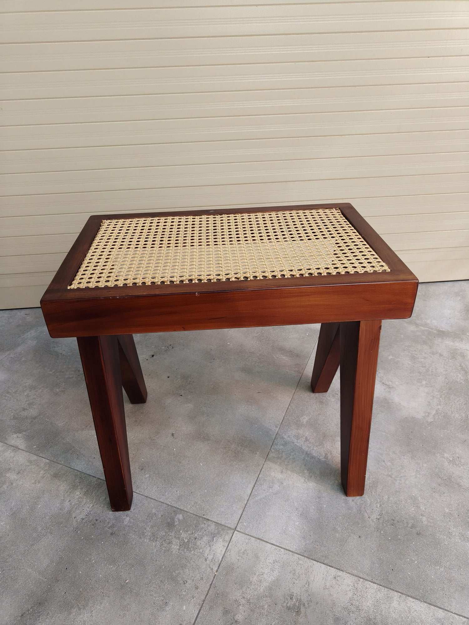 Rivius Chestcane – Classic Brown Wood & Woven Cane Stool