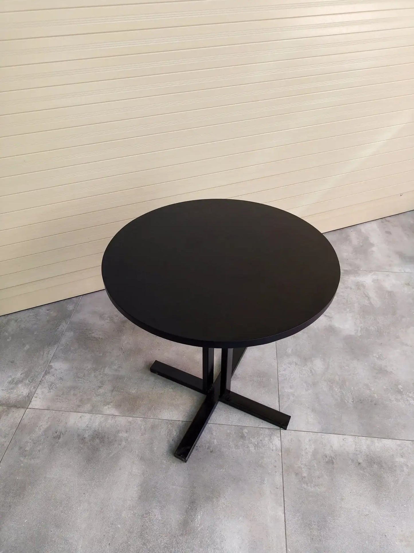 Rivius Crunoir – Minimalist Cross-Leg Black Wood Table