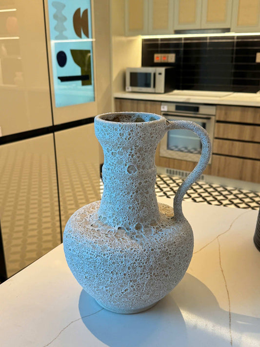 Rivius Vulkara – Textured Ceramic Vase With Classic Handle