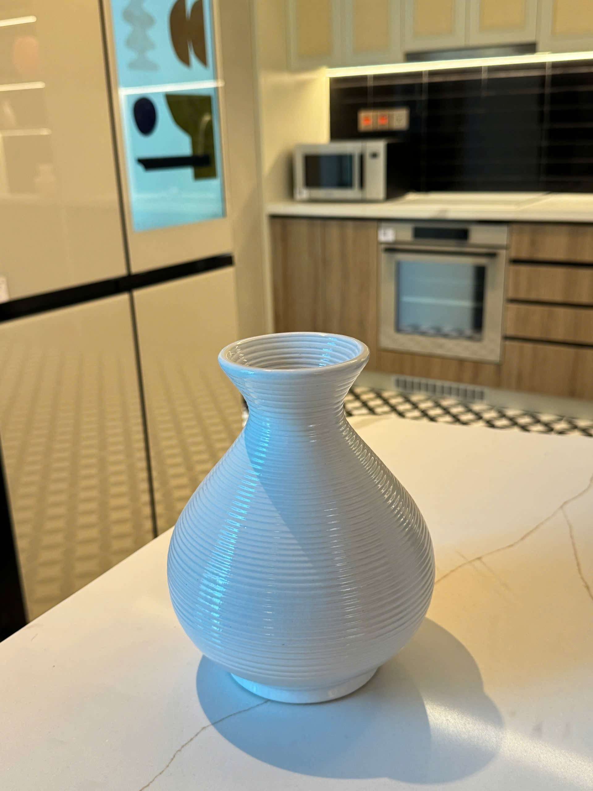 Rivius Elarin – White Ribbed Ceramic Vase With Gourd-Inspired Shape