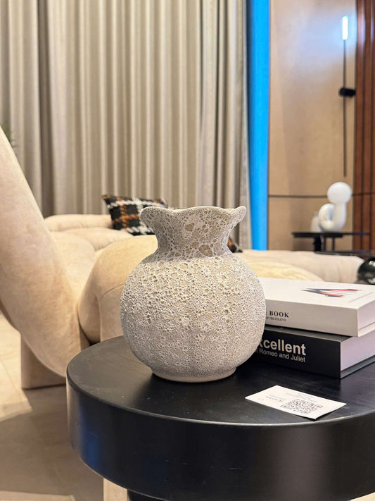 Rivius Vulkaha – Textured Ceramic Vase With Wavy-Rimmed Round Form