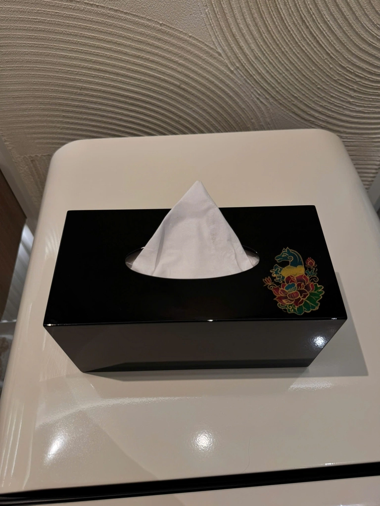 Hộp ngăn kéo và khay giấy note trong set Rivius Amenities